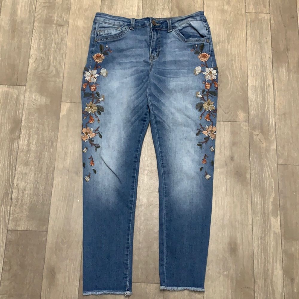 Democracy Blue Denim Ankle Jeans with Floral Embroidery